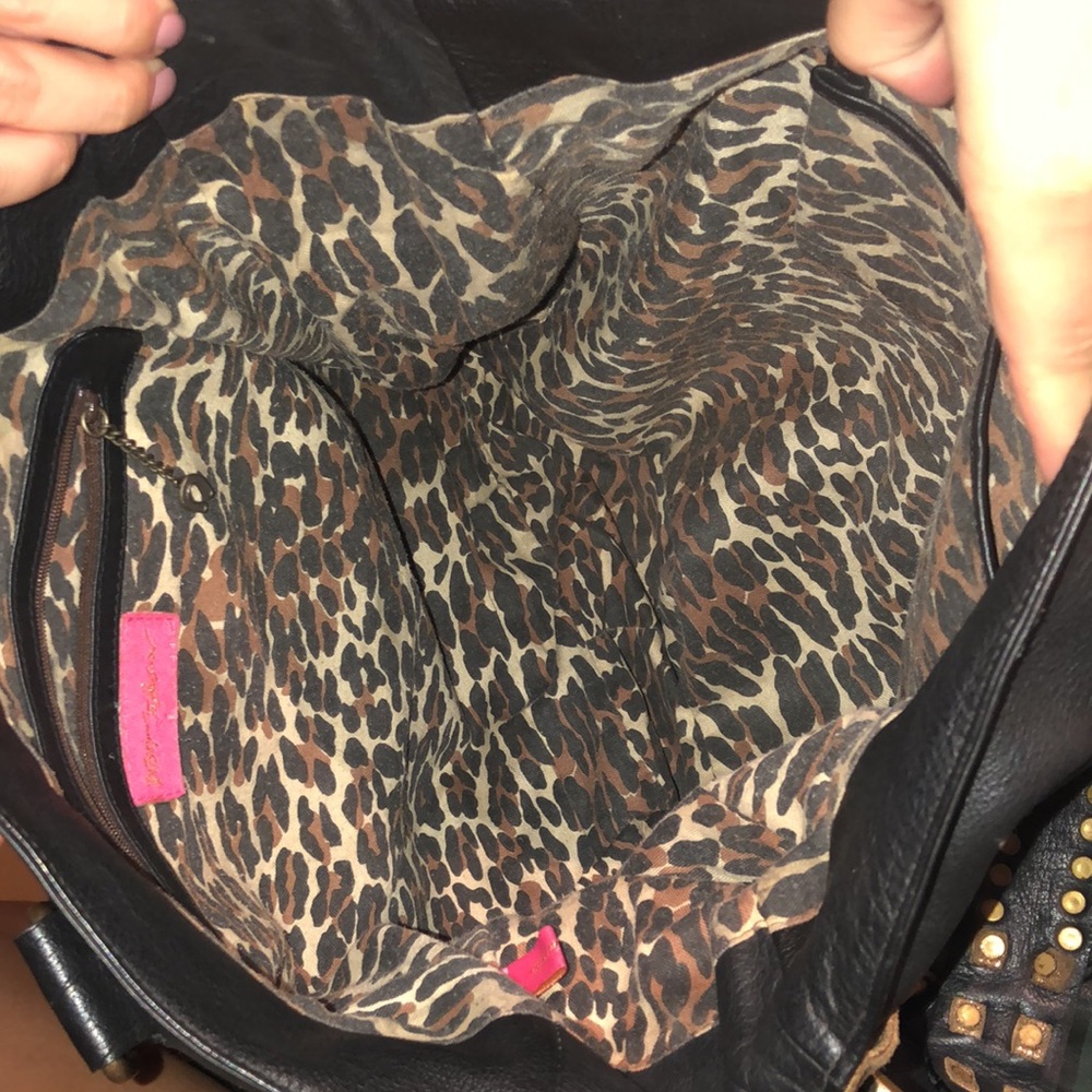 2000s Betsey Johnson Vintage Leather Purse - Picture 6 of 9